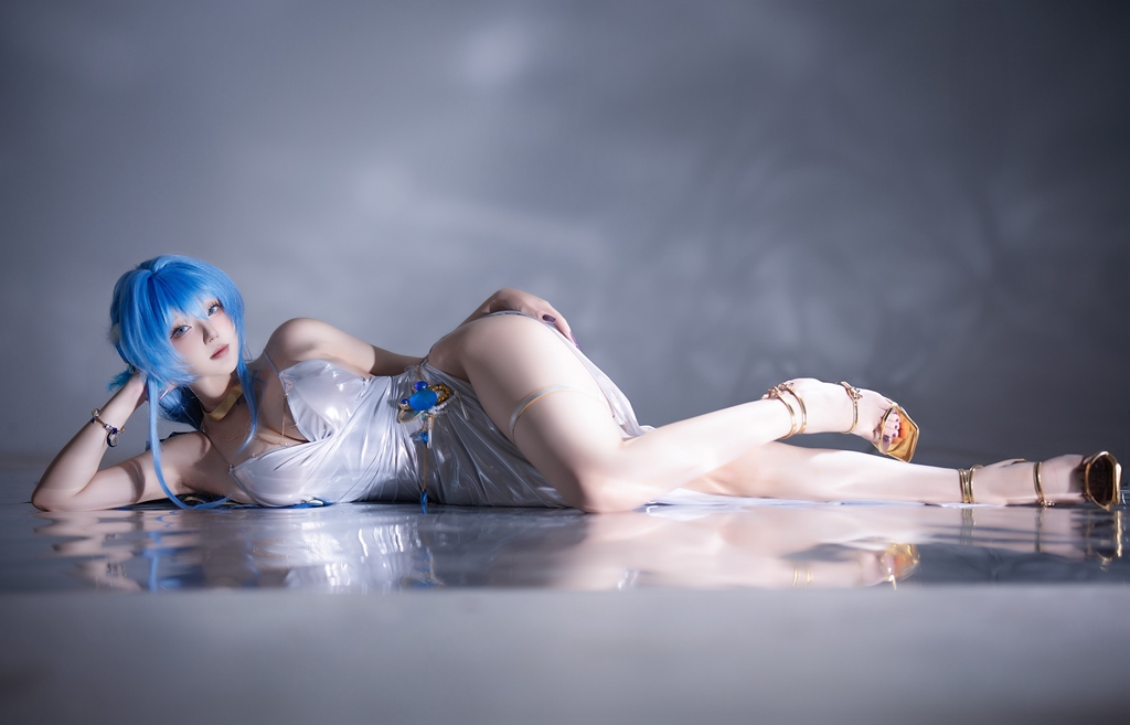 Takomayuyi 菌烨 – Helm (NIKKE) Sexy Cosplay