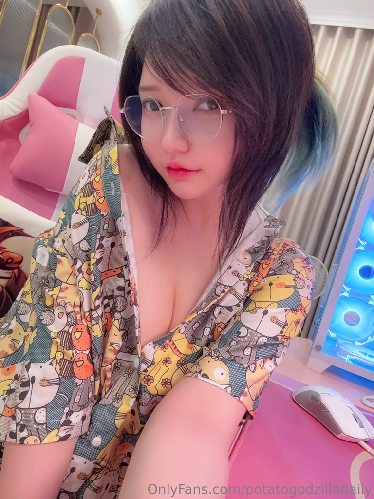 Potato Godzilla - OnlyFans Nude Dec 1-31, 2024 - Mitaku photo 1-13