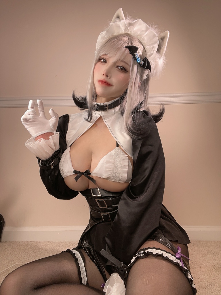 Rakukoo 洛洛子 – Silver Fox Maid Sexy Cosplay