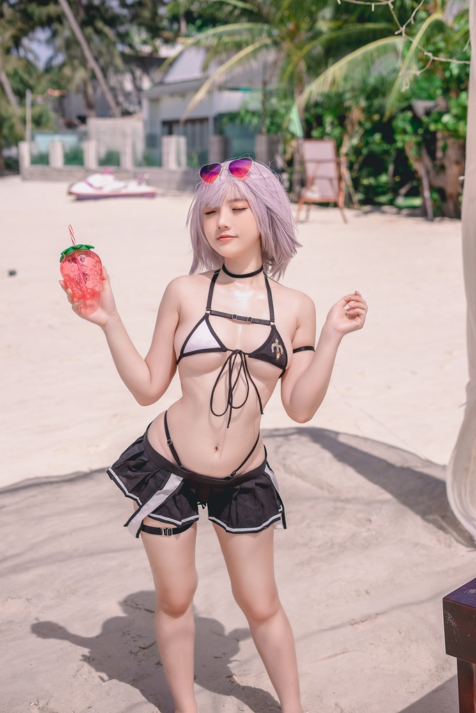 Messie Huang - Shirogane Noel Swimsuit - Mitaku photo 1-0