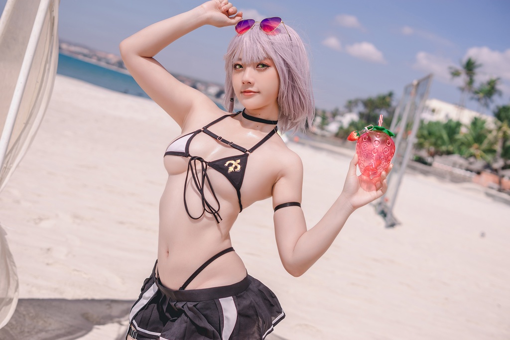 Messie Huang - Shirogane Noel Swimsuit - Mitaku photo 1-2