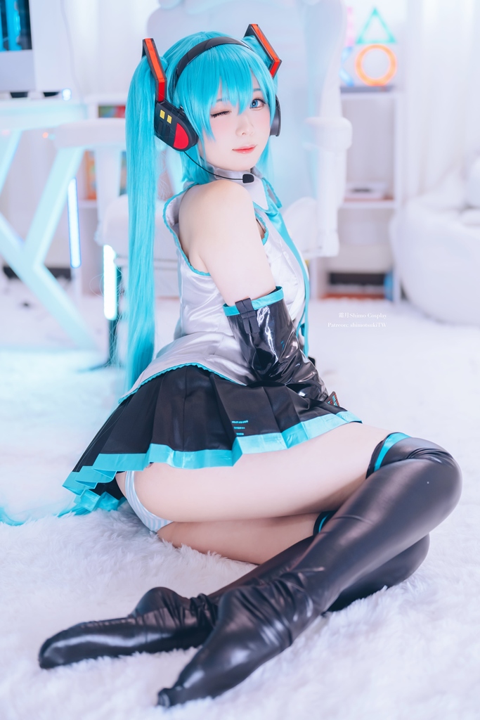 Shimo – Hatsune Miku Sexy Cosplay