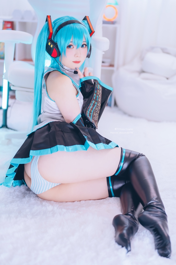 Shimo – Hatsune Miku Sexy Cosplay