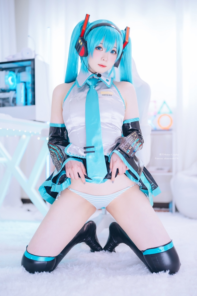 Shimo – Hatsune Miku Sexy Cosplay