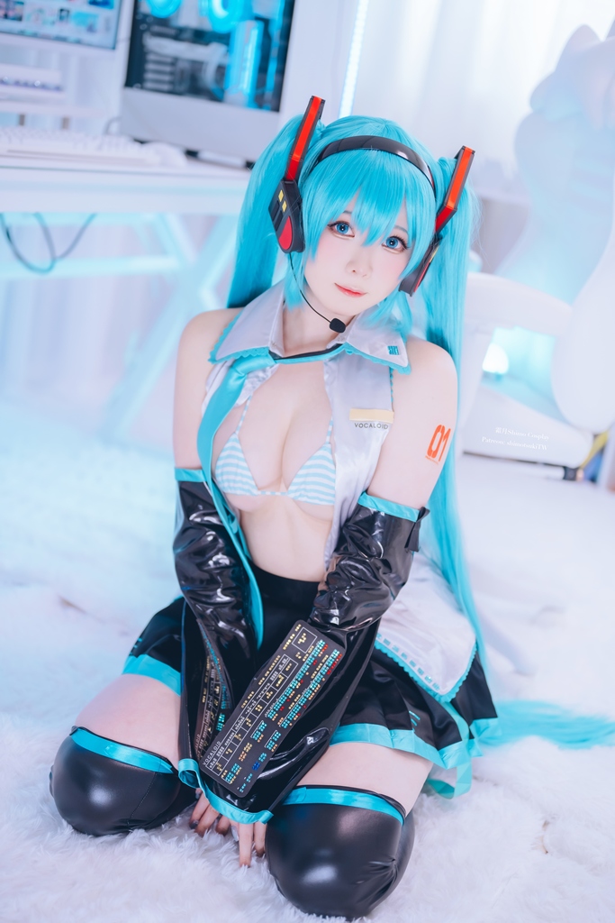 Shimo – Hatsune Miku Sexy Cosplay