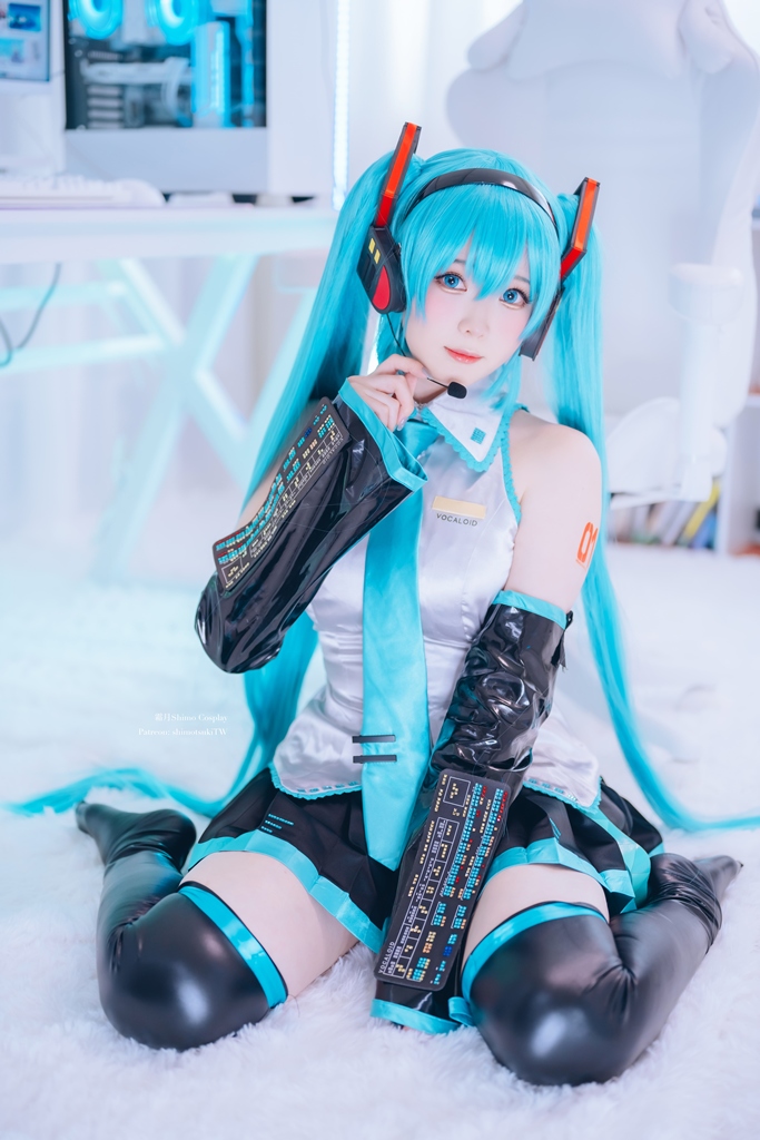 Shimo – Hatsune Miku Sexy Cosplay