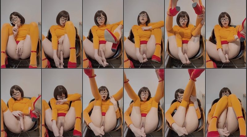 Deerlong Velma Dinkley Cover