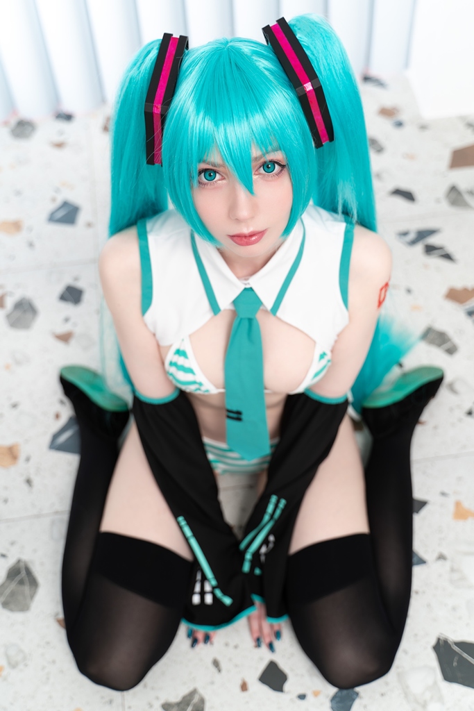 Victoria Lirell - Hatsune Miku - Mitaku photo 1-0