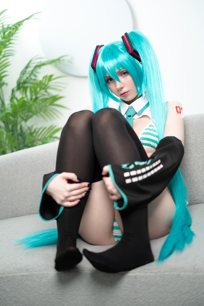 Victoria Lirell - Hatsune Miku - Mitaku photo 1-9