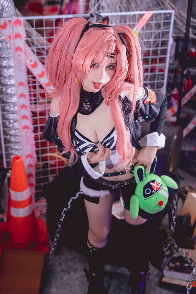 Pyon Lay - Nicole (Zenless Zone Zero) - Mitaku photo 1-2