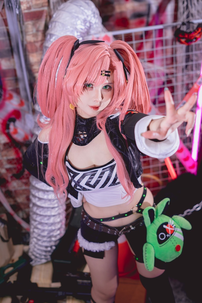 Pyon Lay - Nicole (Zenless Zone Zero) - Mitaku photo 1-4
