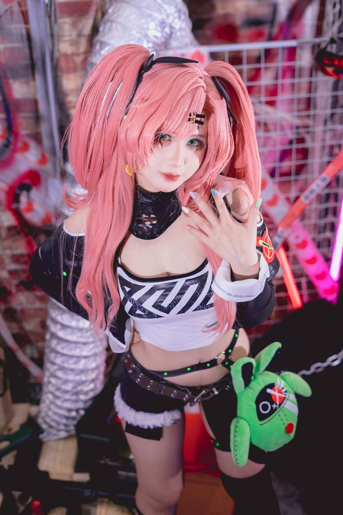 Pyon Lay - Nicole (Zenless Zone Zero) - Mitaku photo 1-5