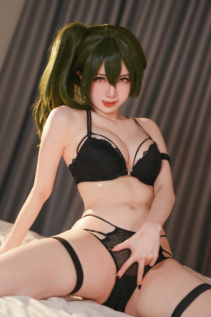 Sally Dorasnow - Ubel Lingerie - Mitaku photo 3-4