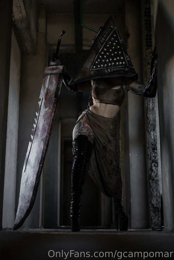 Giovanna Campomar - Pyramid Head - Mitaku photo 1-2