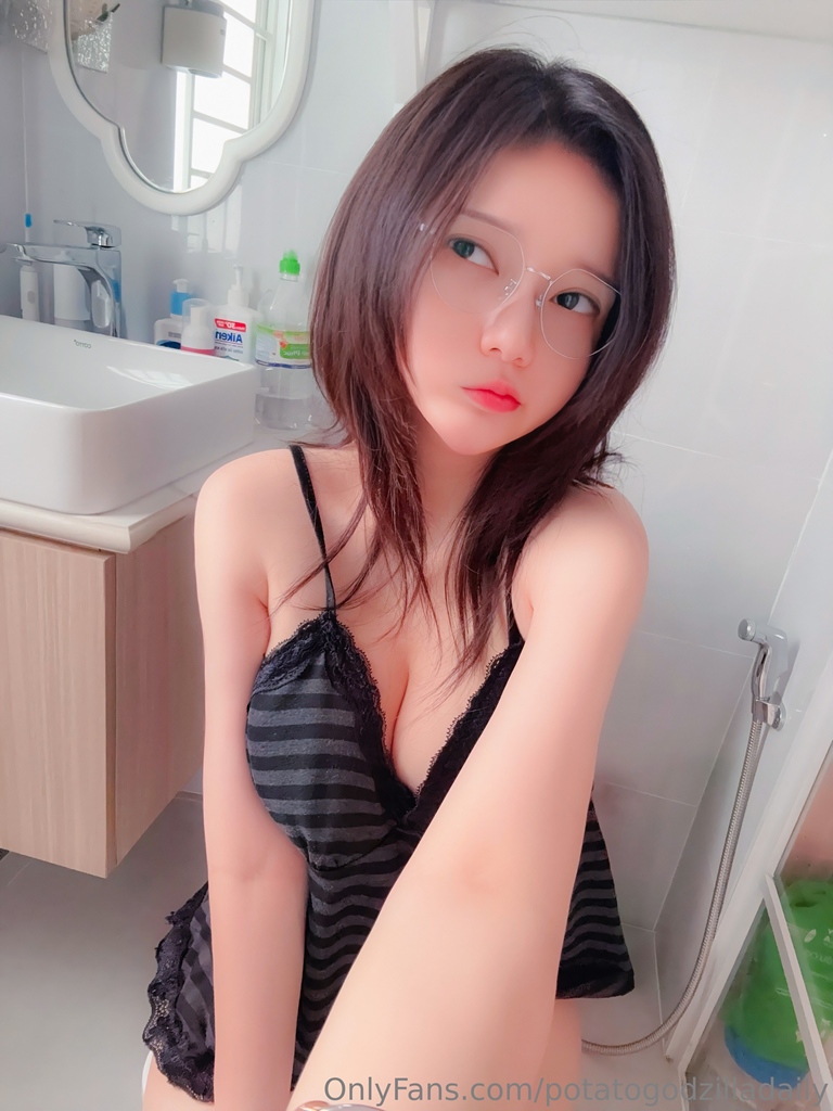 Potato Godzilla - OnlyFans Nude Jun 1-30, 2025 - Mitaku photo 1-0