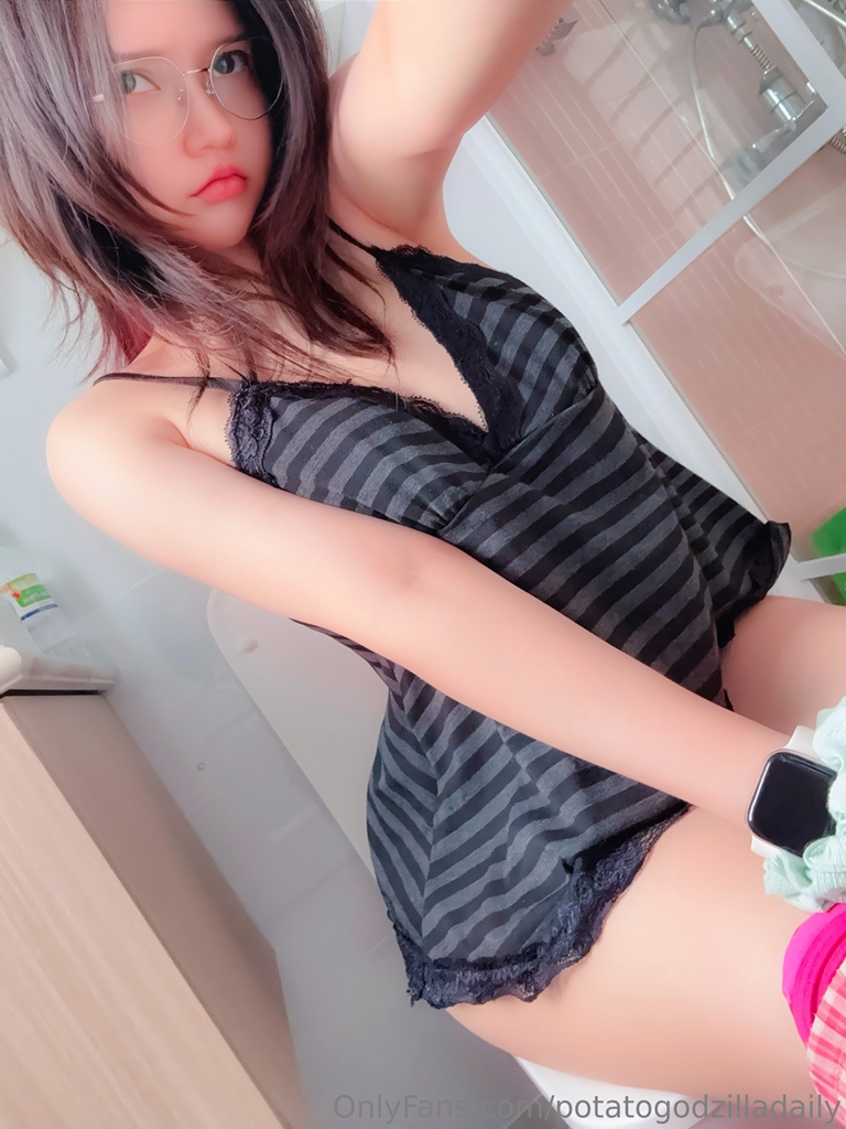 Potato Godzilla - OnlyFans Nude Jun 1-30, 2025 - Mitaku photo 1-2