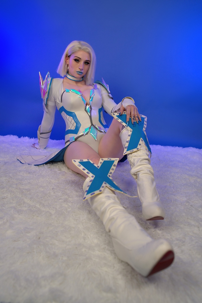 Kayla Erin - Emma Frost - Mitaku photo 1-4