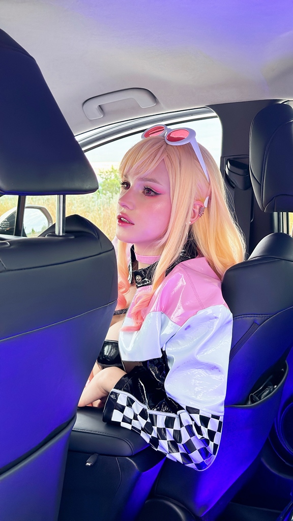 Shirogane Sama - Marin Kitagawa Race Queen - Mitaku photo 2-1