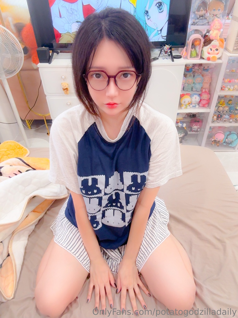 Potato Godzilla - OnlyFans Nude Aug 1-31, 2025 - Mitaku photo 2-17