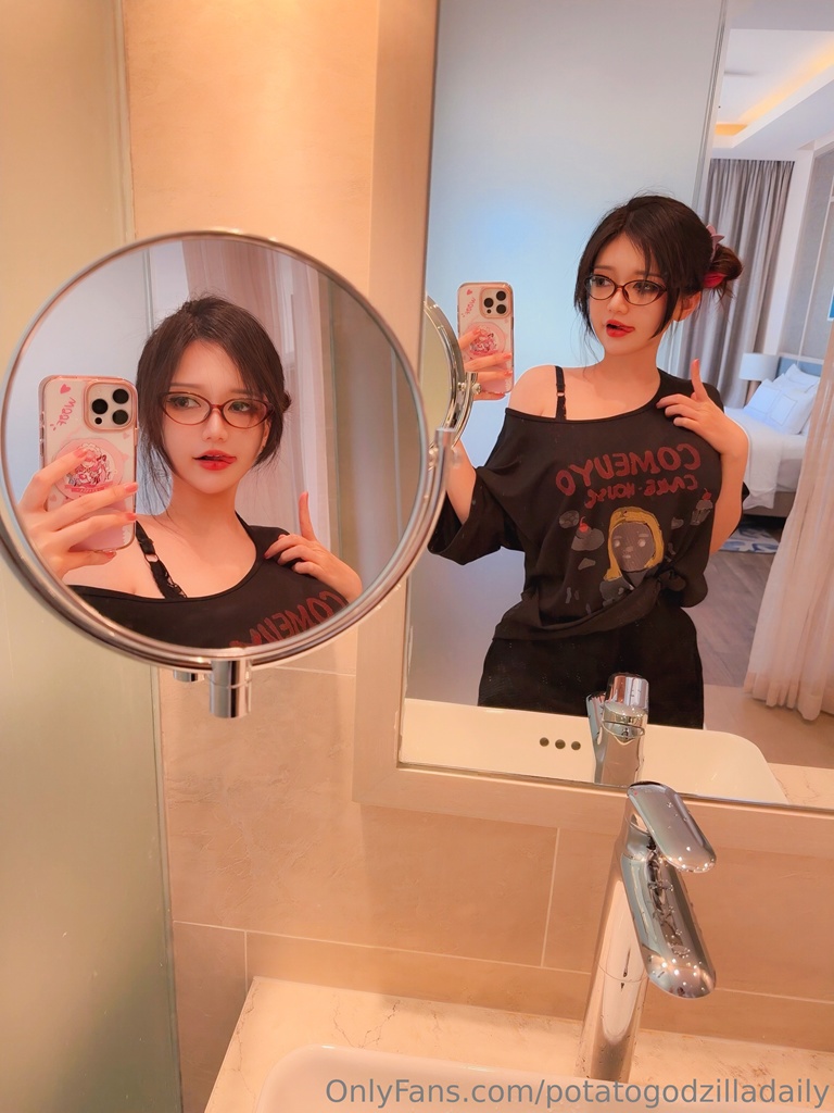 Potato Godzilla - OnlyFans Nude Aug 1-31, 2025 - Mitaku photo 1-5