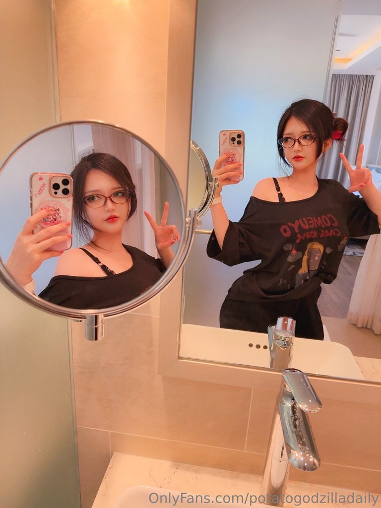Potato Godzilla - OnlyFans Nude Aug 1-31, 2025 - Mitaku photo 1-6