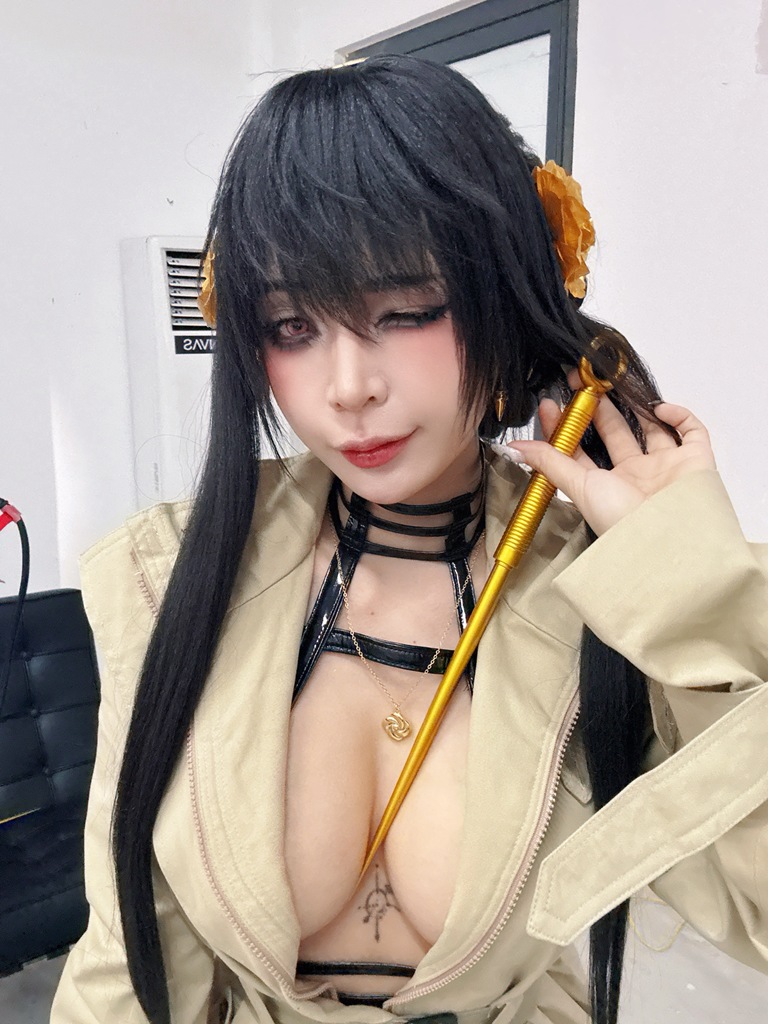 Umeko J - Yor Forger Trench Coat - Mitaku photo 5-13
