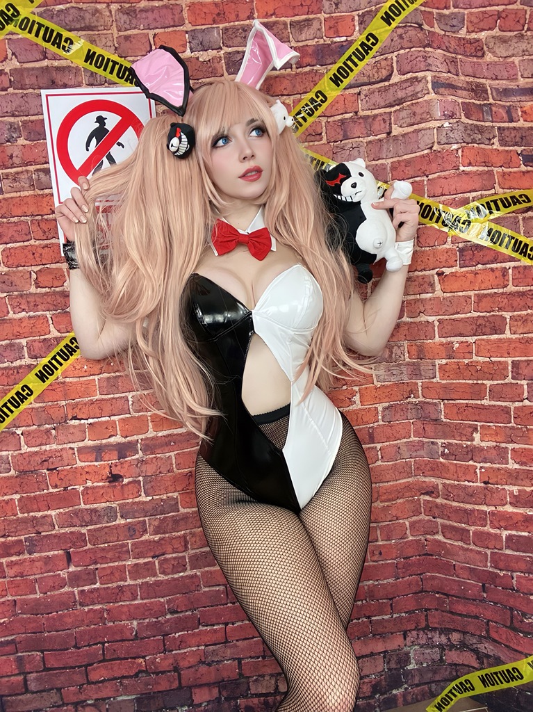 Lady Pizza Hug - Junko Enoshima Bunny Suit - Mitaku photo 1-1