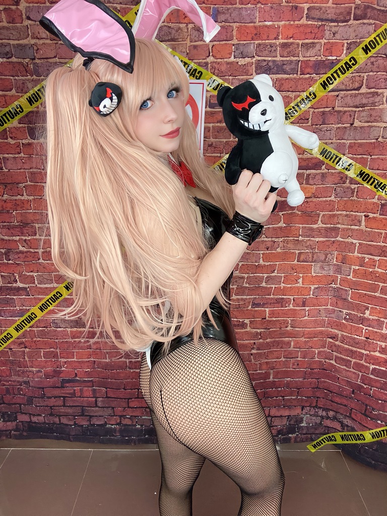 Lady Pizza Hug - Junko Enoshima Bunny Suit - Mitaku photo 1-2