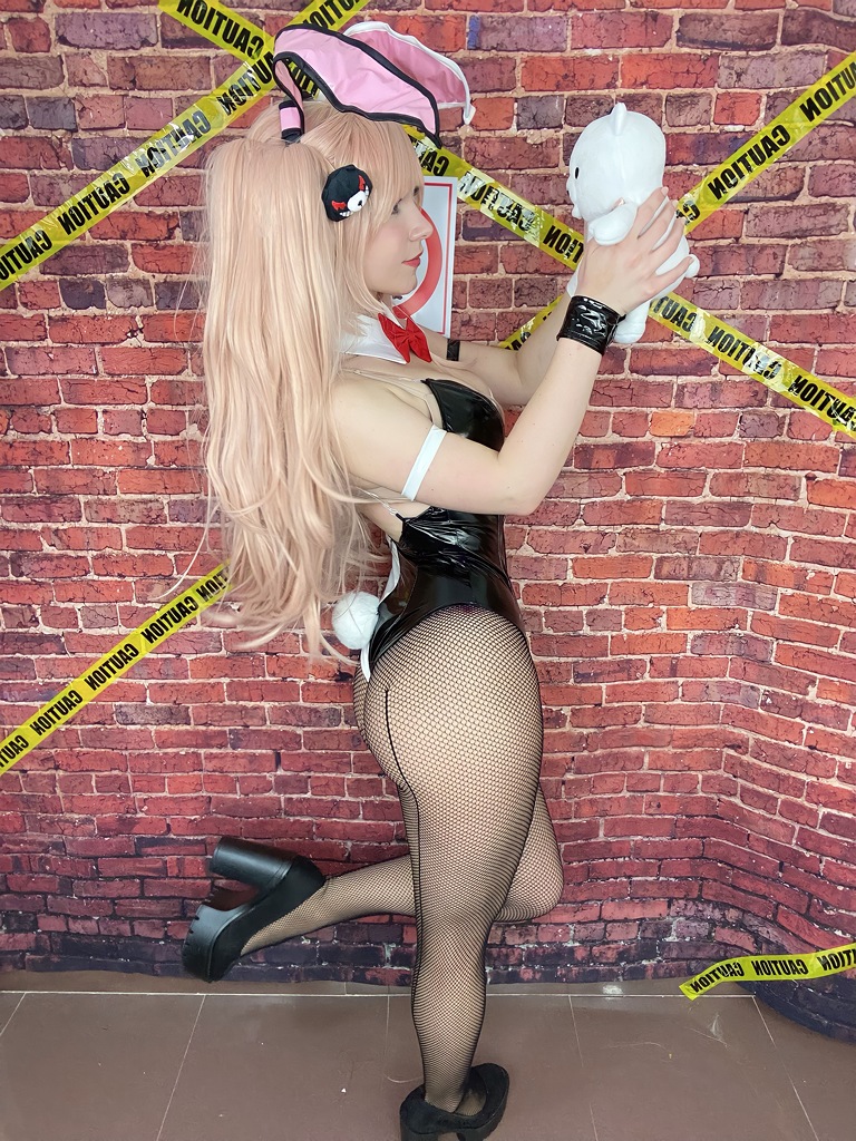 Lady Pizza Hug - Junko Enoshima Bunny Suit - Mitaku photo 1-3