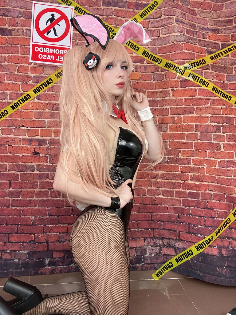 Lady Pizza Hug - Junko Enoshima Bunny Suit - Mitaku photo 1-4