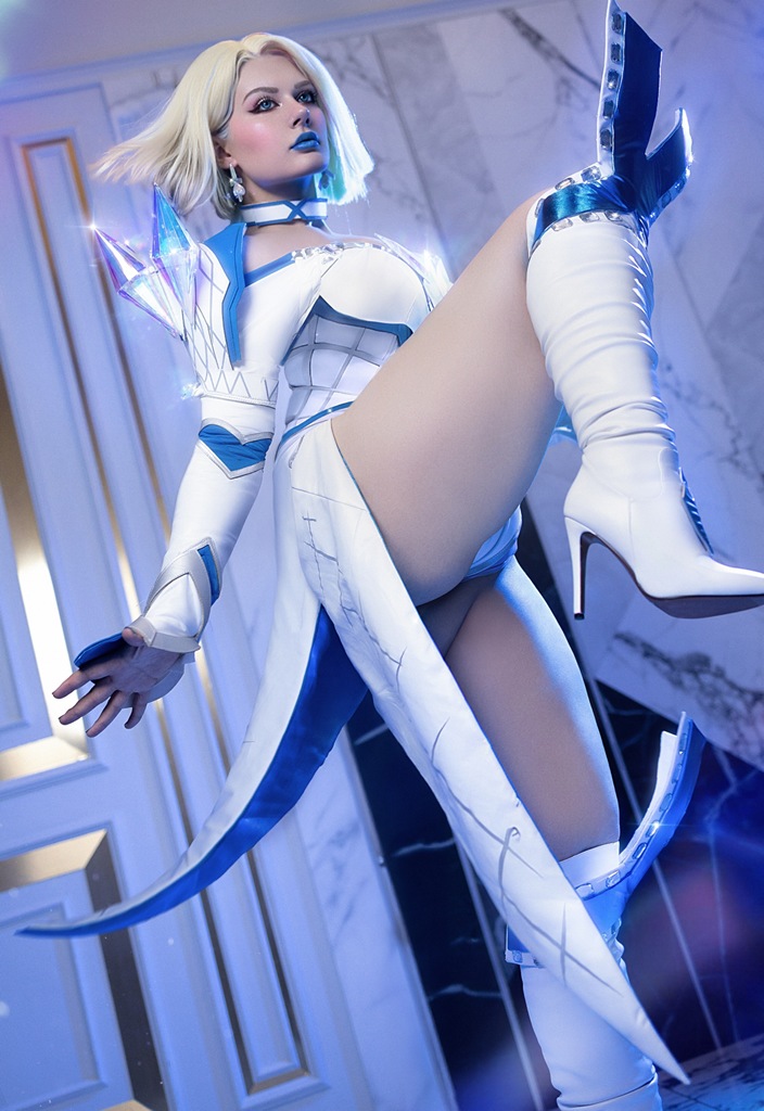 Liz Joestar - Emma Frost - Mitaku photo 1-2