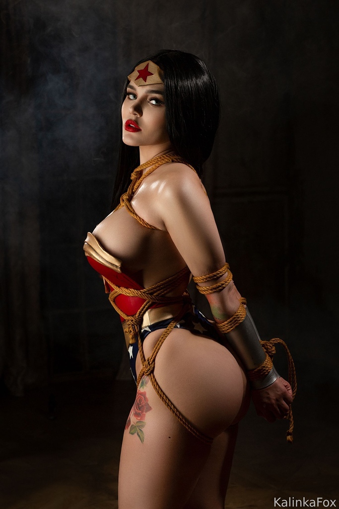 Kalinka Fox - Wonder Woman Shibari - Mitaku photo 1-5