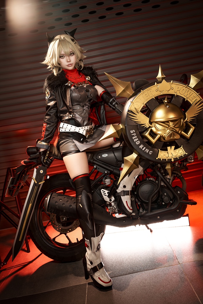 ZinieQ - Caesar King - Mitaku photo 1-2