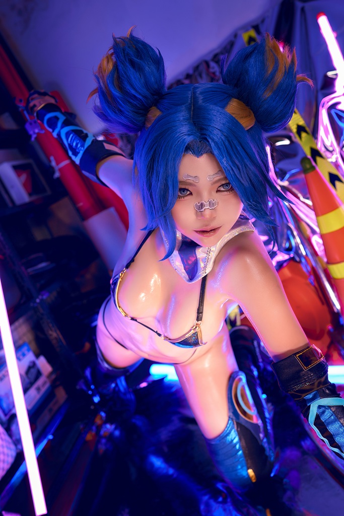 ZinieQ - Neon (Valorant) - Mitaku photo 1-18