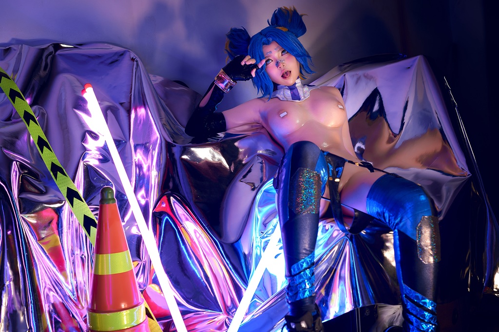 ZinieQ - Neon (Valorant) - Mitaku photo 2-10