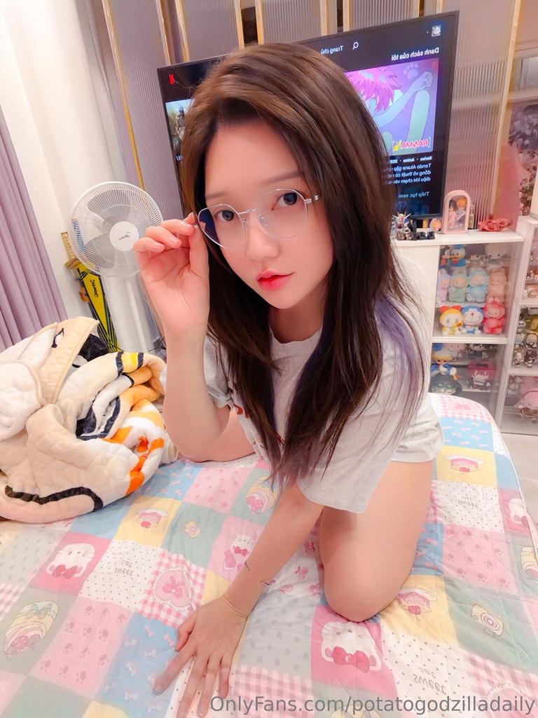 Potato Godzilla - OnlyFans Nude Dec 1-31, 2025 - Mitaku photo 2-3