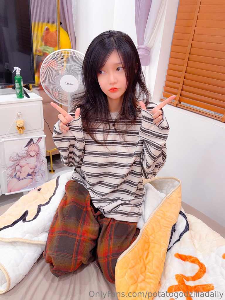 Potato Godzilla - OnlyFans Nude Dec 1-31, 2025 - Mitaku photo 1-2