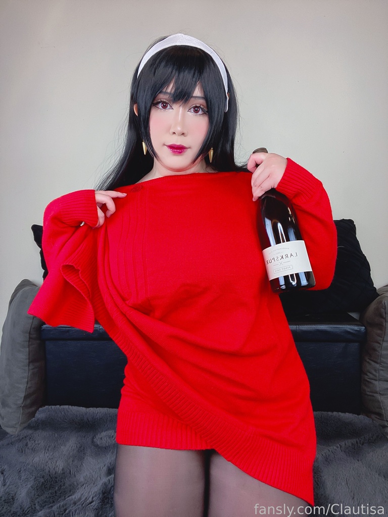 Clautisa - Yor Forger Red Sweater - Mitaku photo 1-0