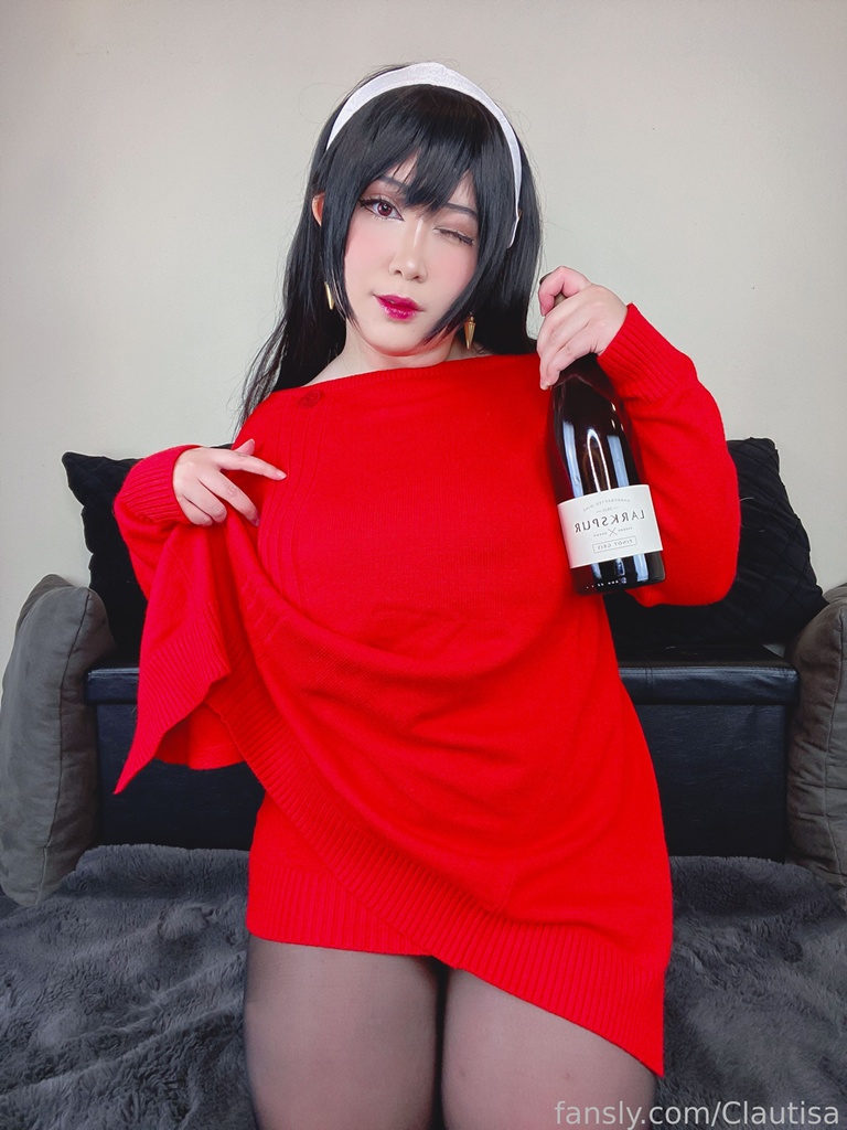 Clautisa - Yor Forger Red Sweater - Mitaku photo 1-1