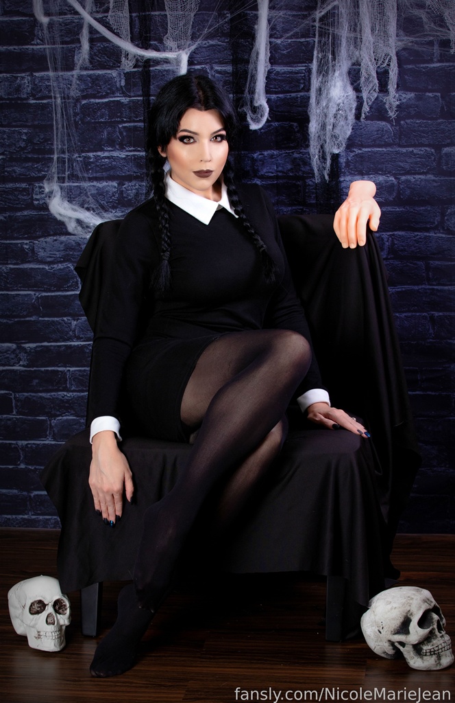 Nicole Marie Jean - Wednesday Addams - Mitaku photo 1-2