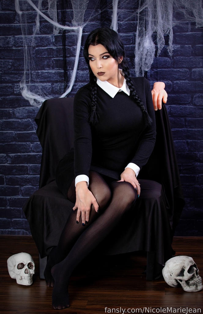 Nicole Marie Jean - Wednesday Addams - Mitaku photo 1-3
