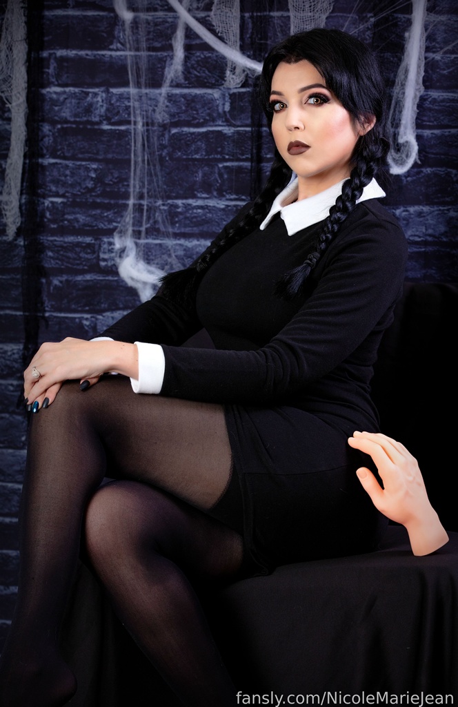 Nicole Marie Jean - Wednesday Addams - Mitaku photo 1-4