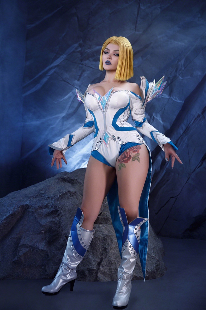 Kalinka Fox - Emma Frost - Mitaku photo 1-2