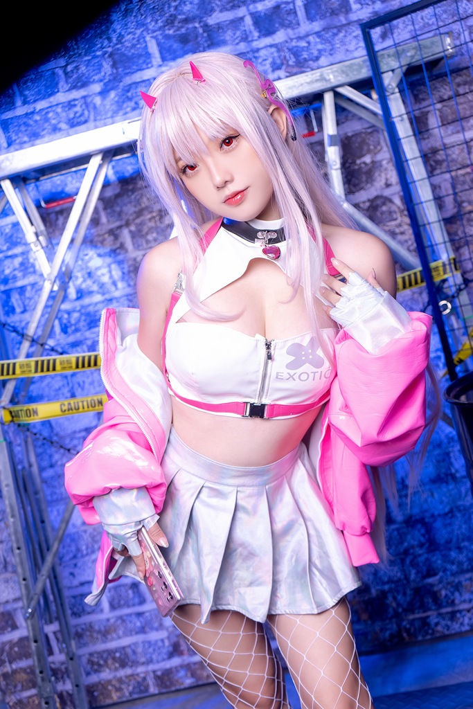 Messie Huang - Viper (NIKKE) - Mitaku photo 1-0