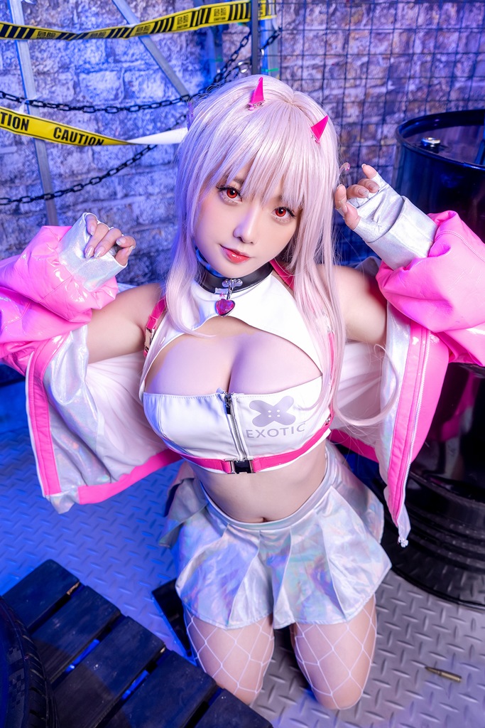 Messie Huang - Viper (NIKKE) - Mitaku photo 1-13