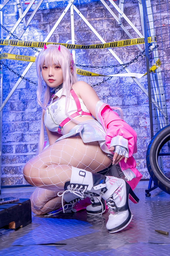 Messie Huang - Viper (NIKKE) - Mitaku photo 1-14
