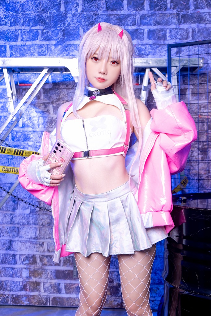 Messie Huang - Viper (NIKKE) - Mitaku photo 1-1