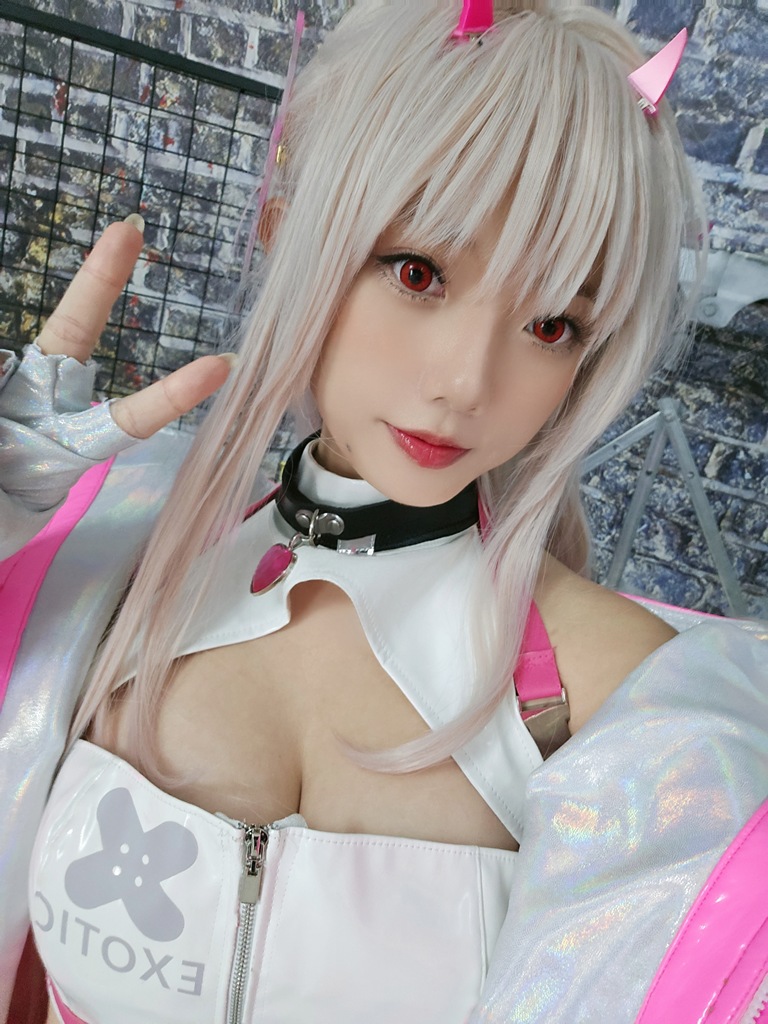 Messie Huang - Viper (NIKKE) - Mitaku photo 2-0