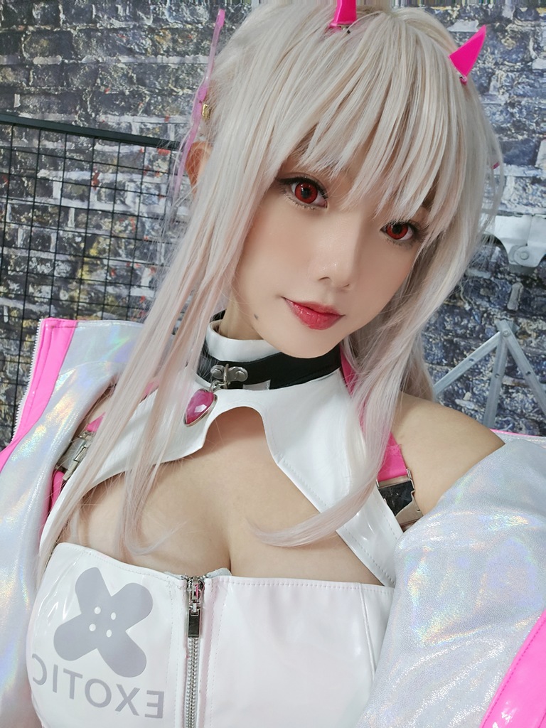 Messie Huang - Viper (NIKKE) - Mitaku photo 2-1
