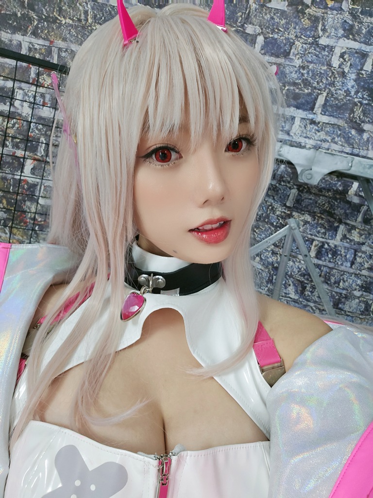 Messie Huang - Viper (NIKKE) - Mitaku photo 2-2